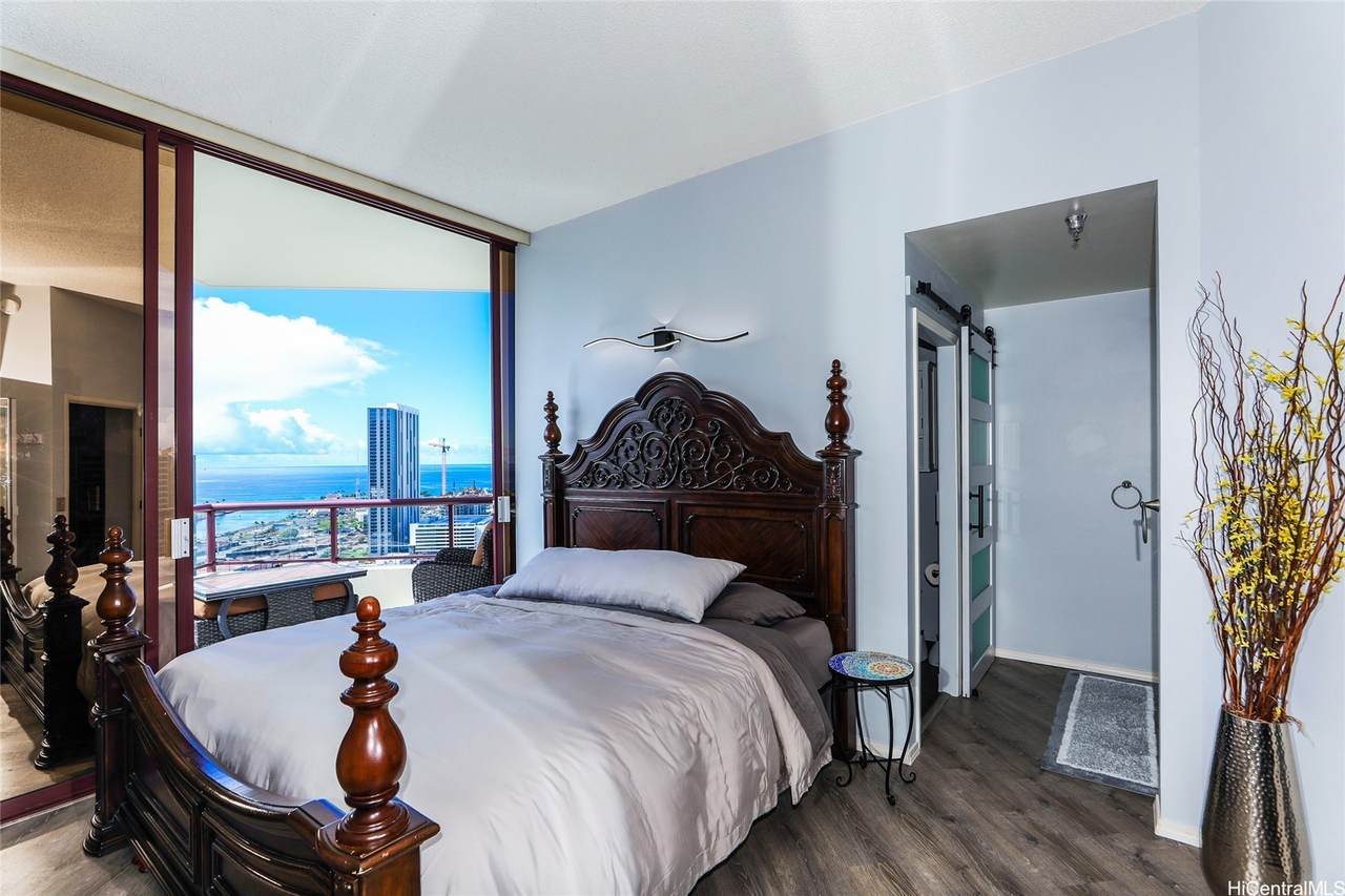 725 Kapiolani Boulevard - Photo 1