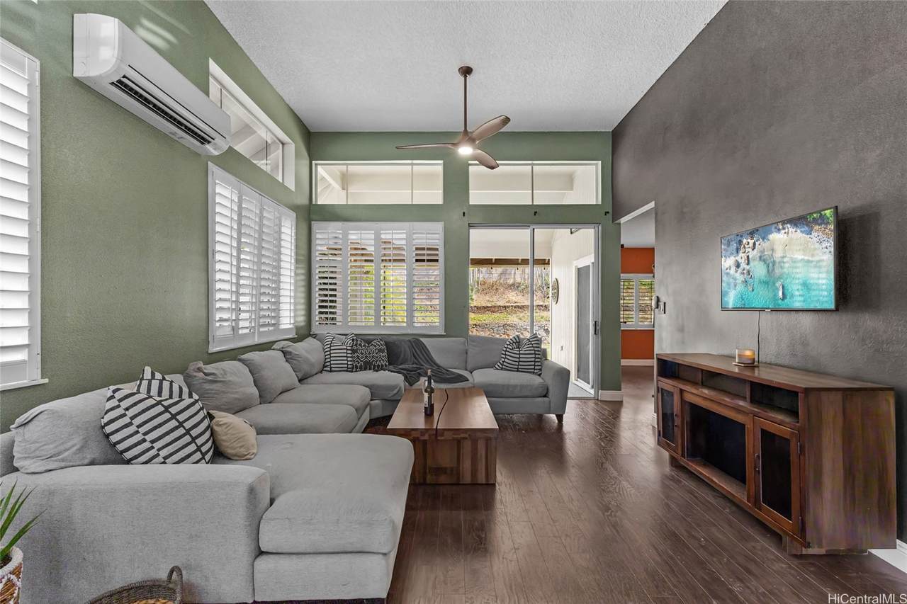 https://bt-photos.global.ssl.fastly.net/honolulu/1280_boomver_2_202610241-2.jpg