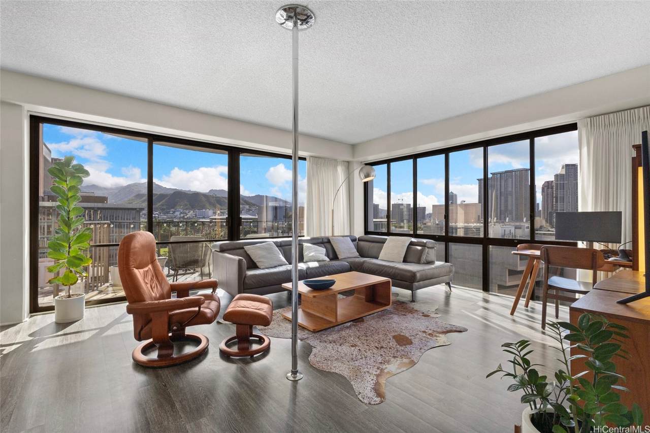 700 Richards Street - Photo 1