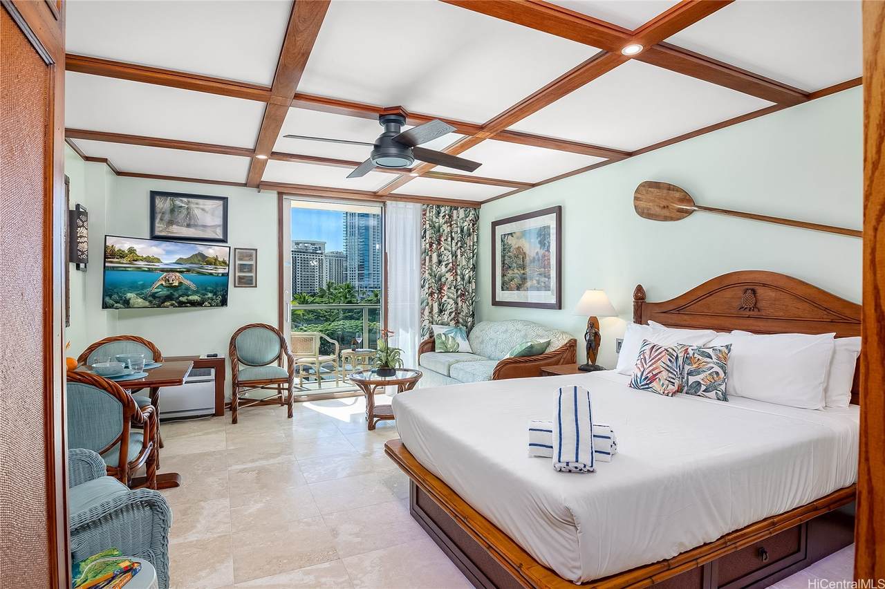 2045 Kalakaua Avenue - Photo 1