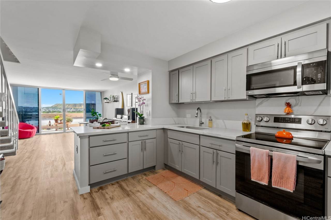500 University Avenue - Photo 1