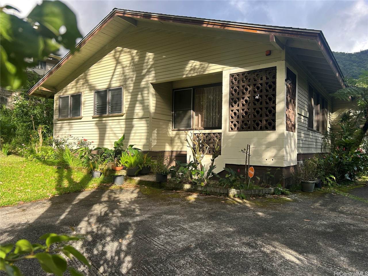 3545 Kalihi Street - Photo 1