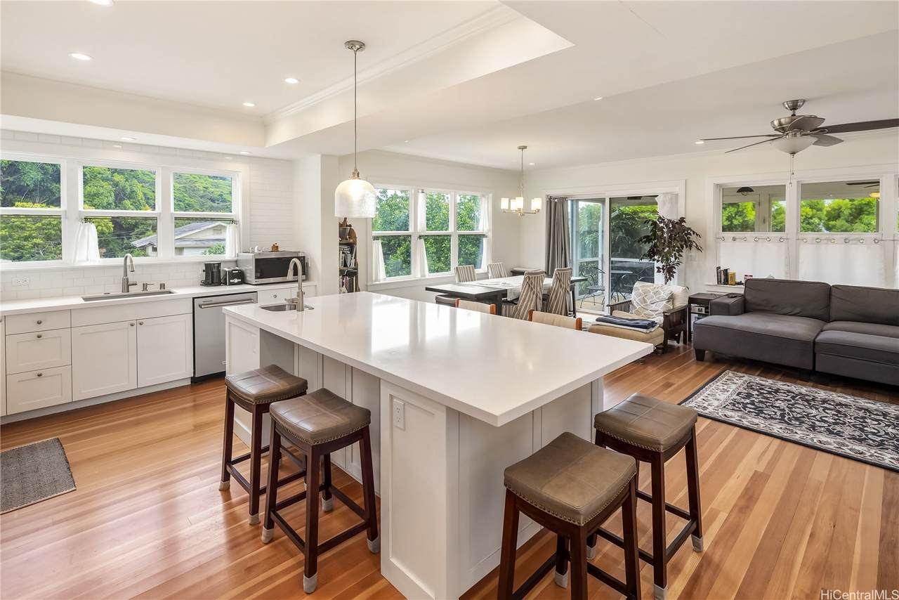 2463 Kekuanoni Street - Photo 1