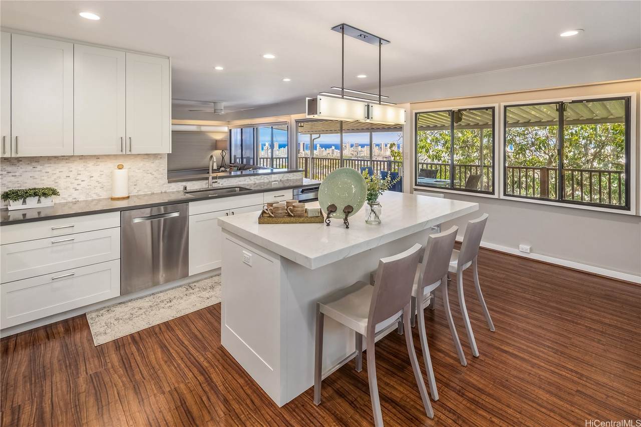 1516 Alencastre Street - Photo 1