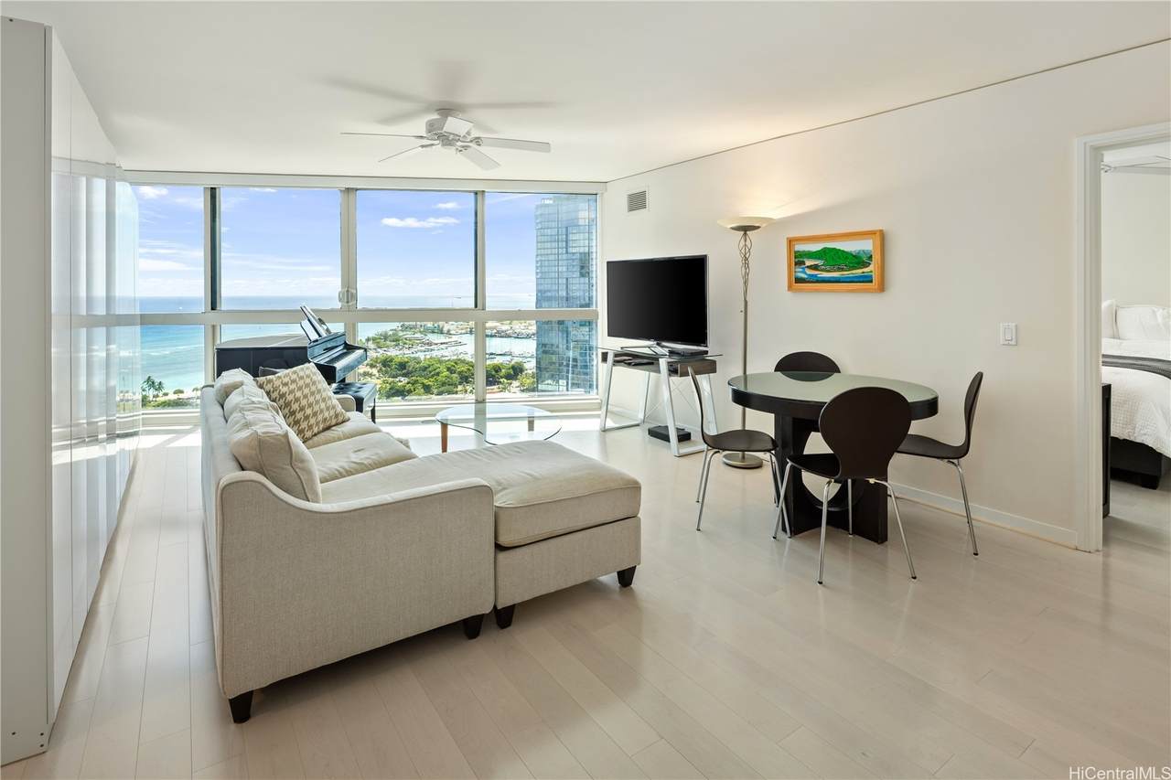 1177 Queen Street - Photo 1