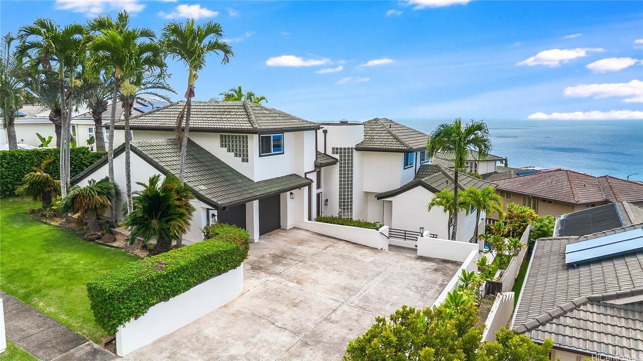 779 Moaniala Street - Photo 1