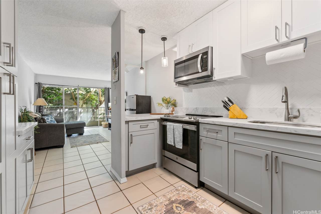 222 Kaiulani Avenue - Photo 1