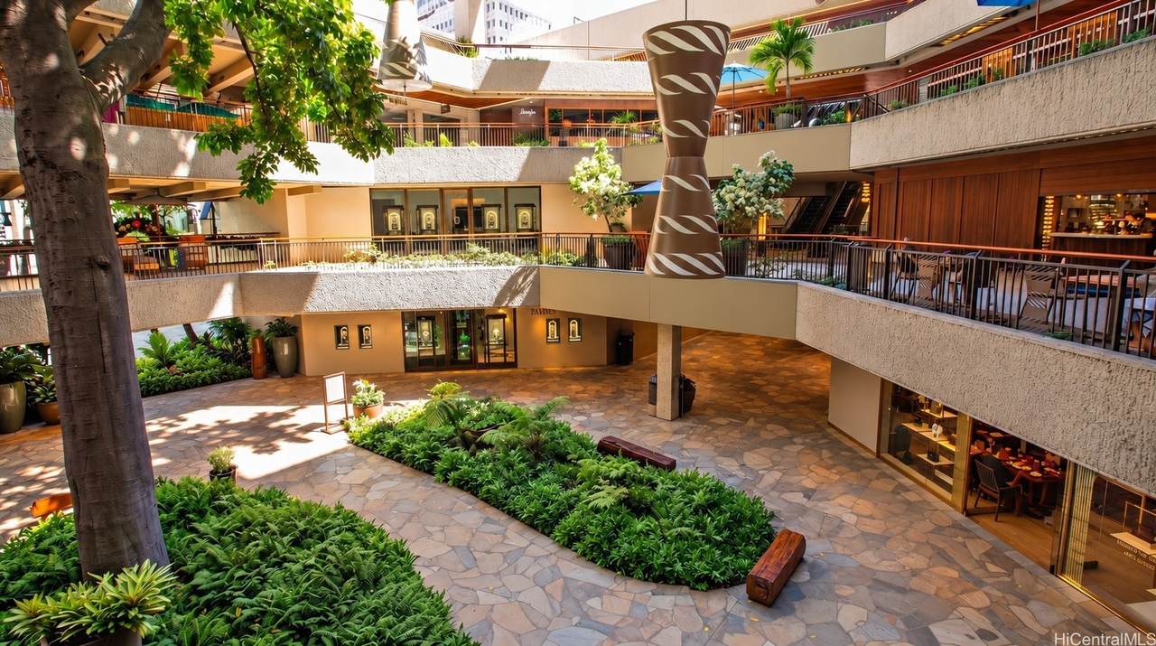 2233 Kalakaua Avenue - Photo 1