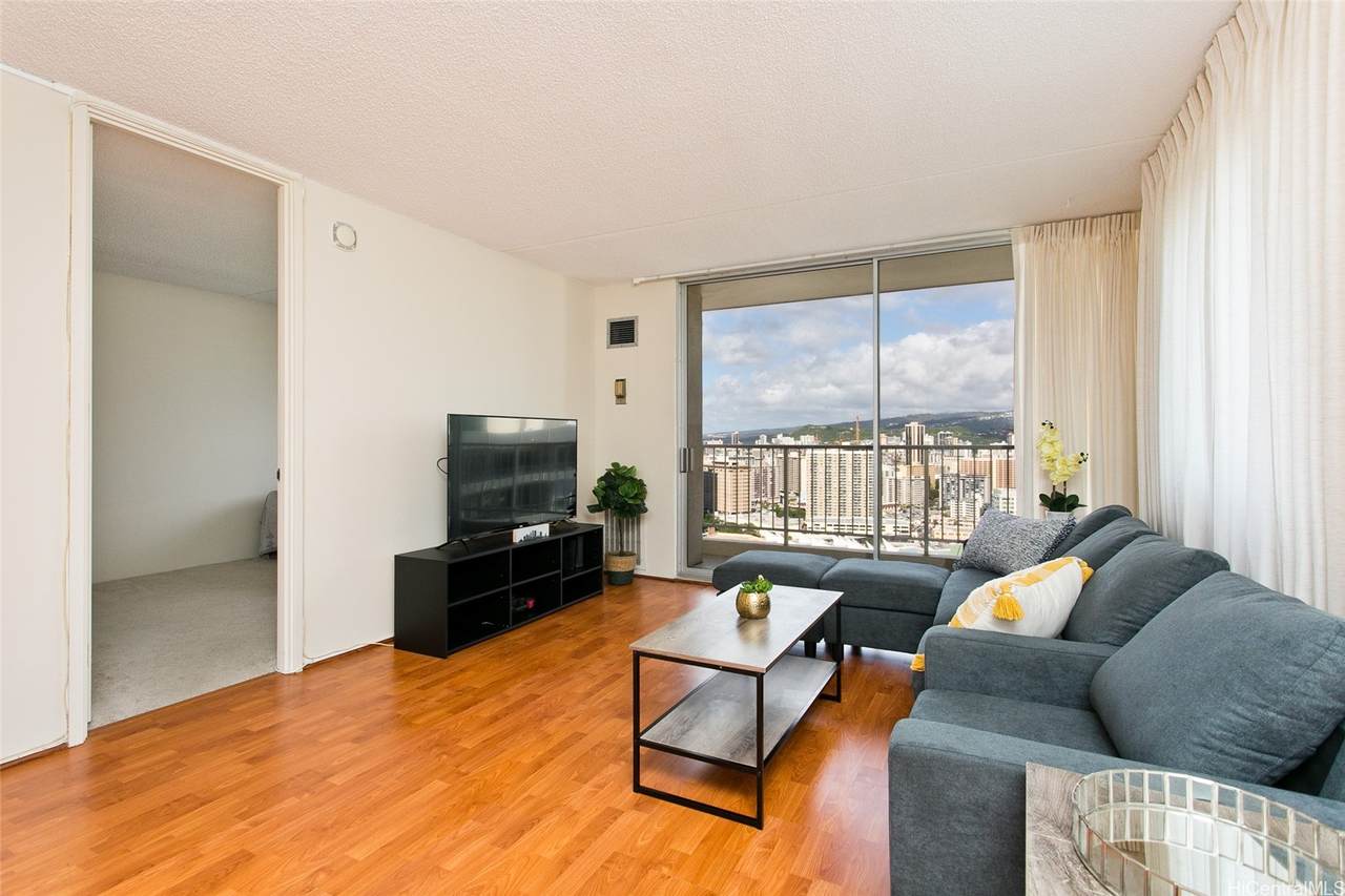 400 Hobron Lane - Photo 1