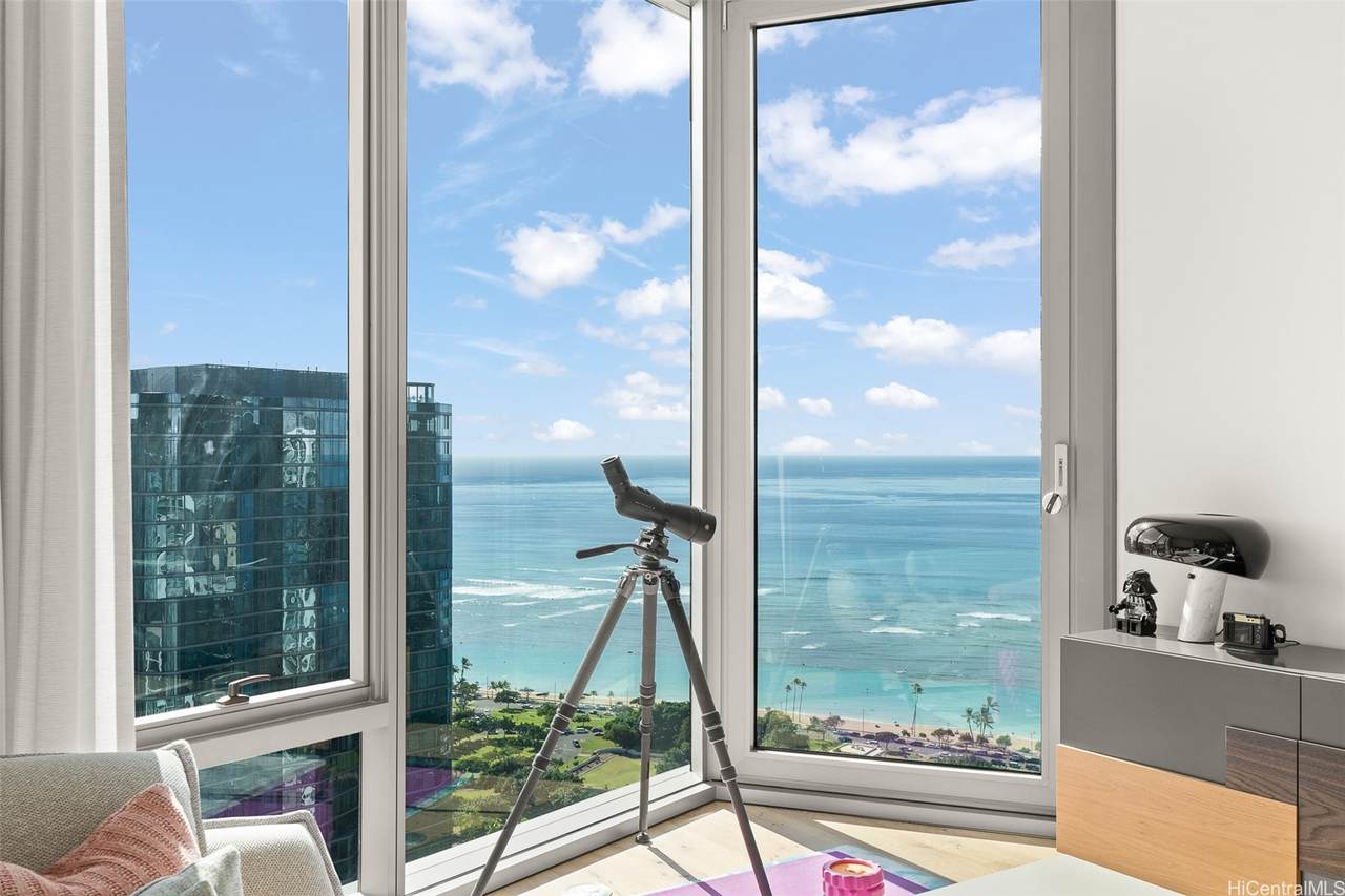 1001 Queen Street - Photo 1