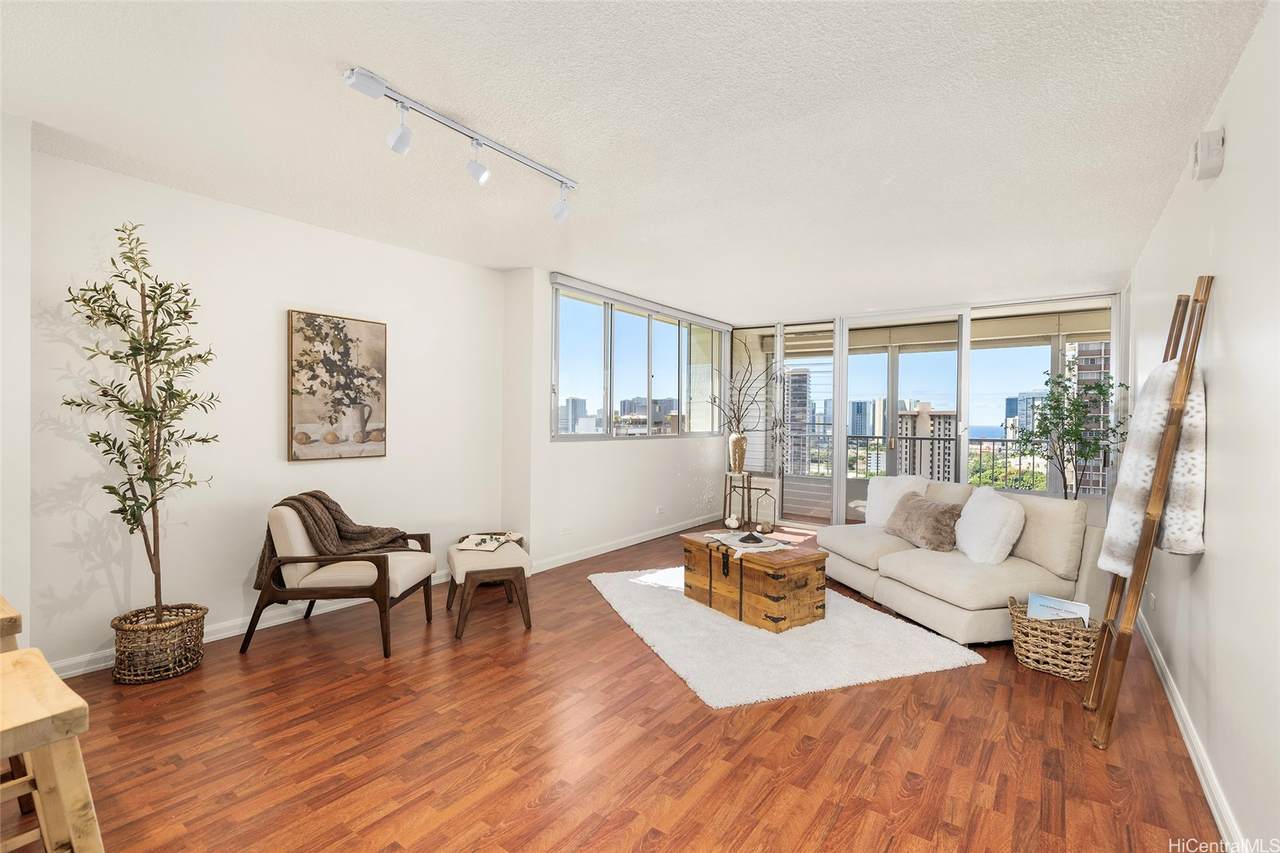 1515 Ward Avenue - Photo 1