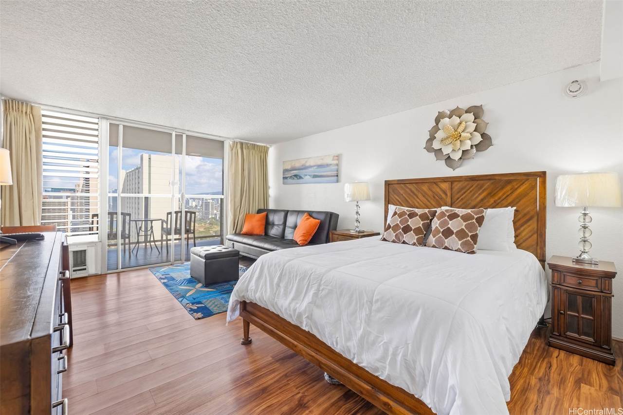445 Seaside Avenue - Photo 1