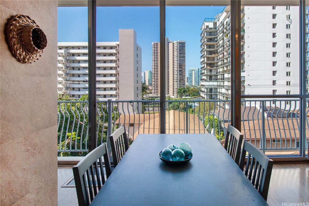 1020 Green Street - Photo 1