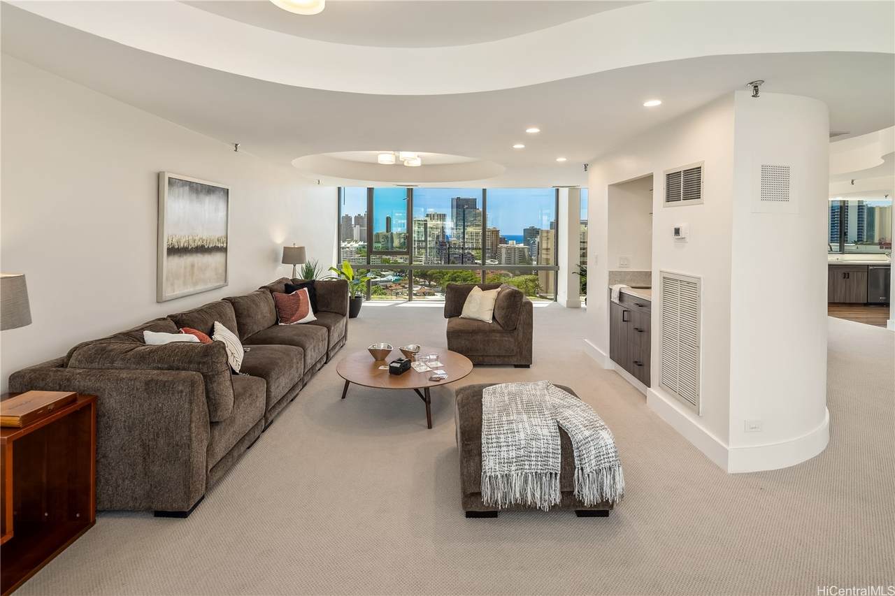 1114 Punahou Street - Photo 1