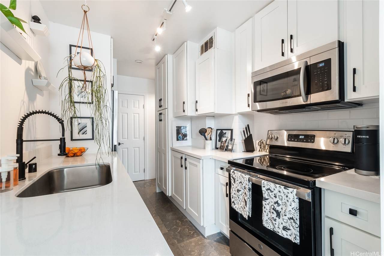 1069 Spencer Street - Photo 1