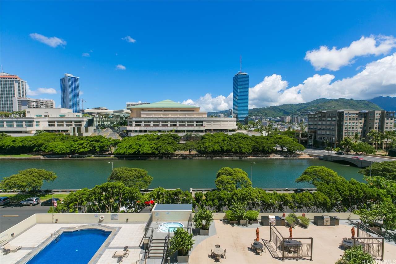 1717 Ala Wai Boulevard - Photo 1