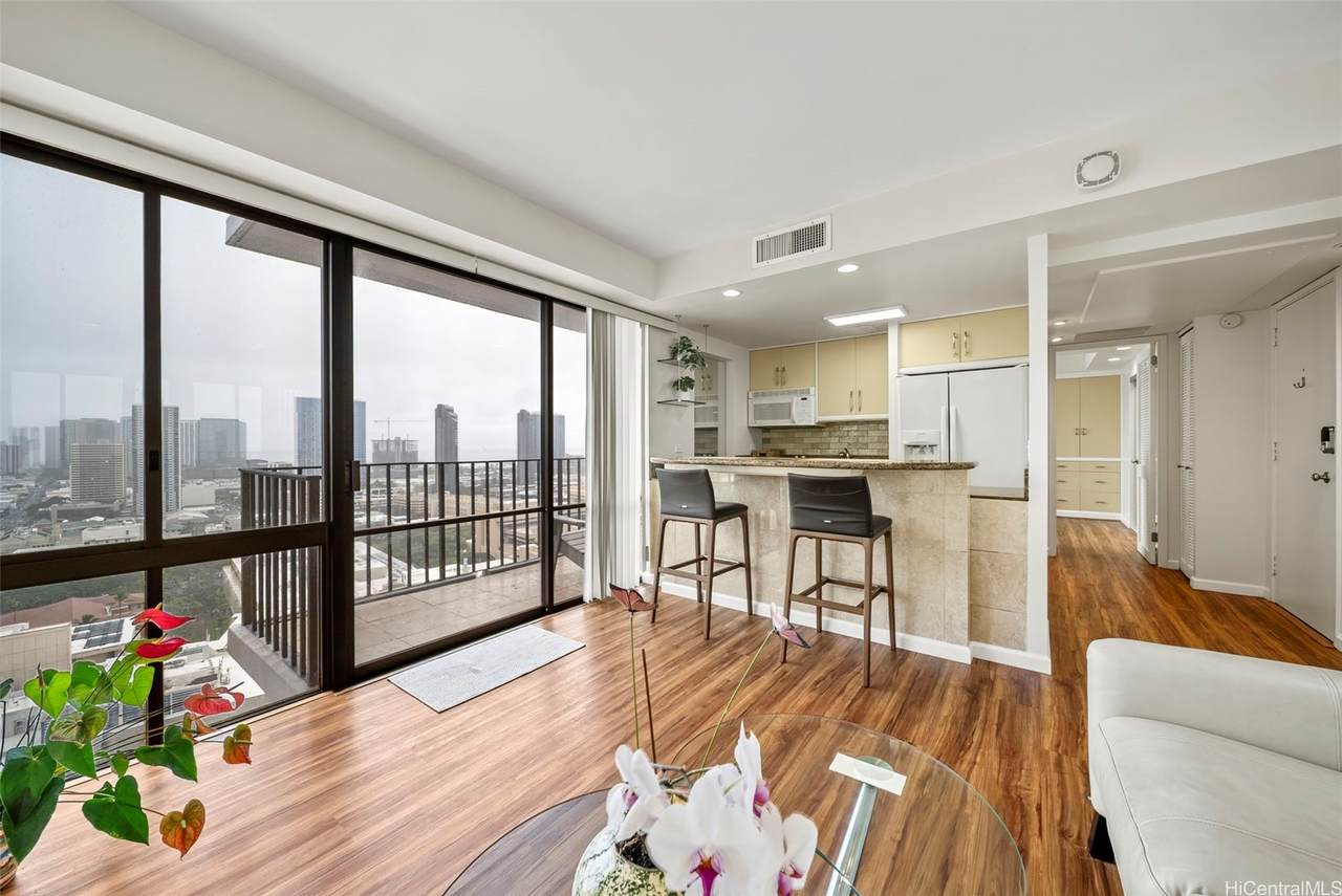 225 Queen Street - Photo 1