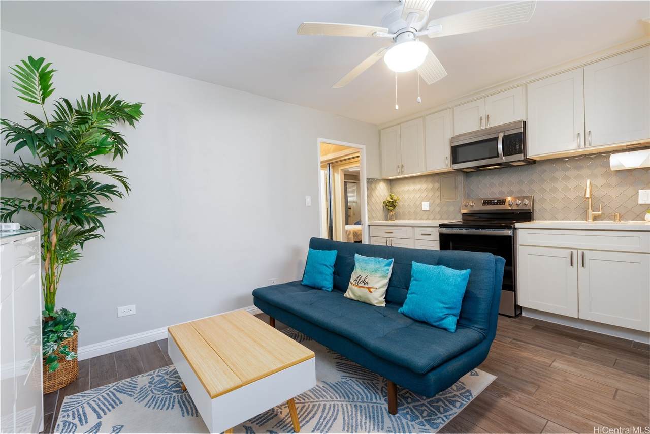 236 Liliuokalani Avenue - Photo 1