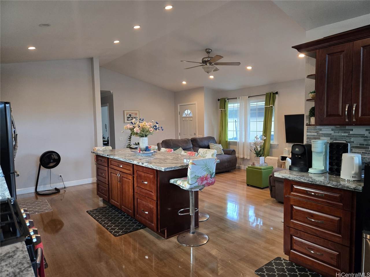 https://bt-photos.global.ssl.fastly.net/honolulu/1280_boomver_2_202605060-4.jpg