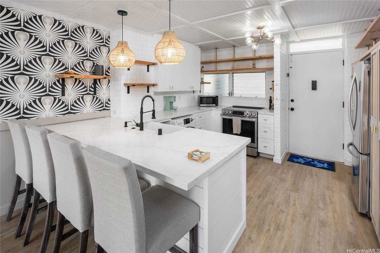 2421 Ala Wai Boulevard - Photo 1