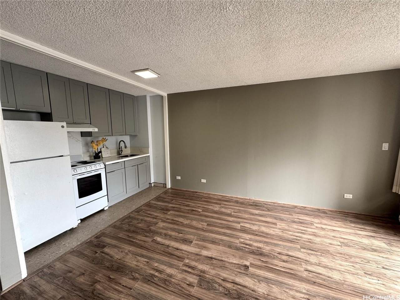 2345 Ala Wai Boulevard - Photo 1