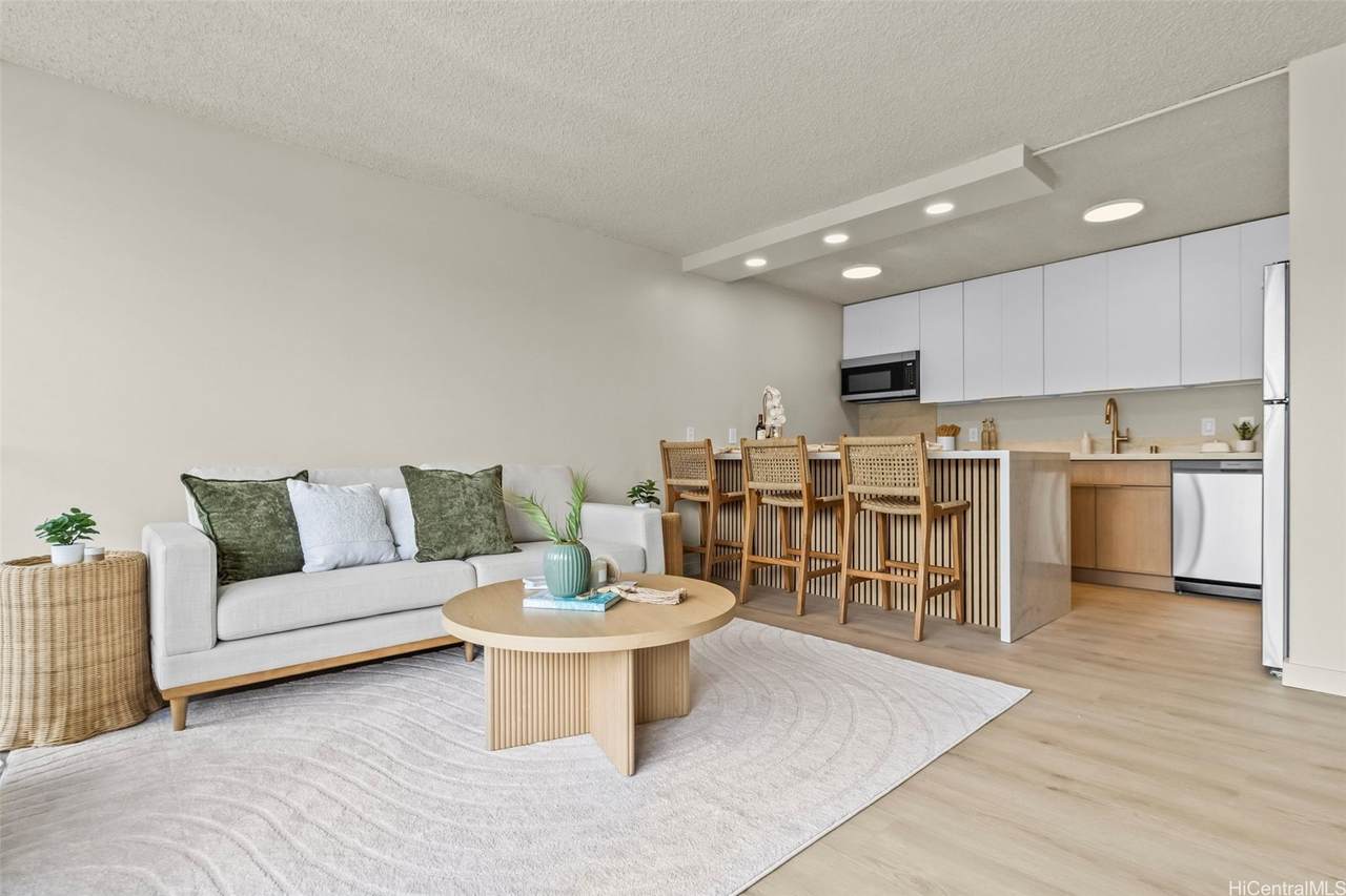 1687 Pensacola Street - Photo 1