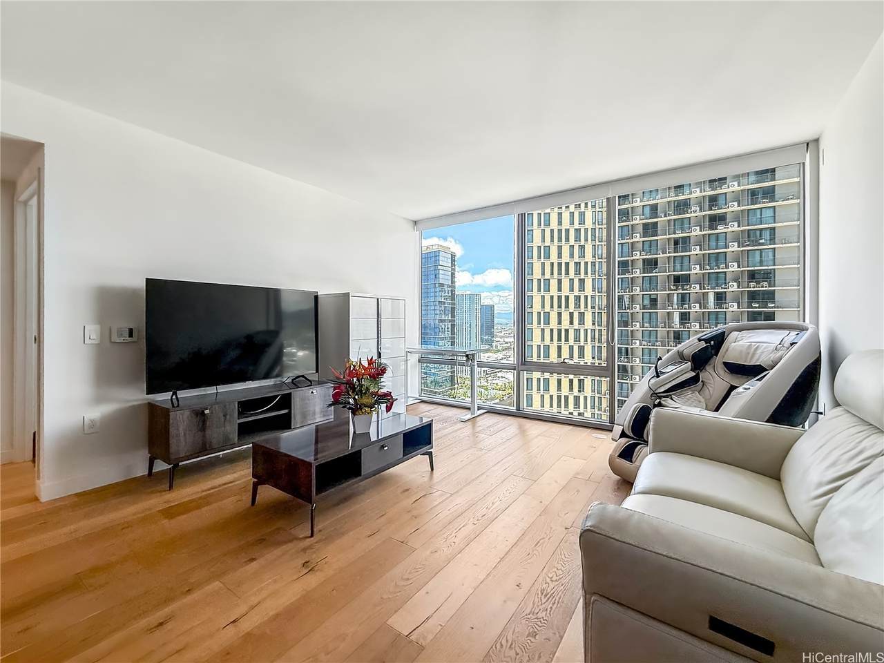 1001 Queen Street - Photo 1