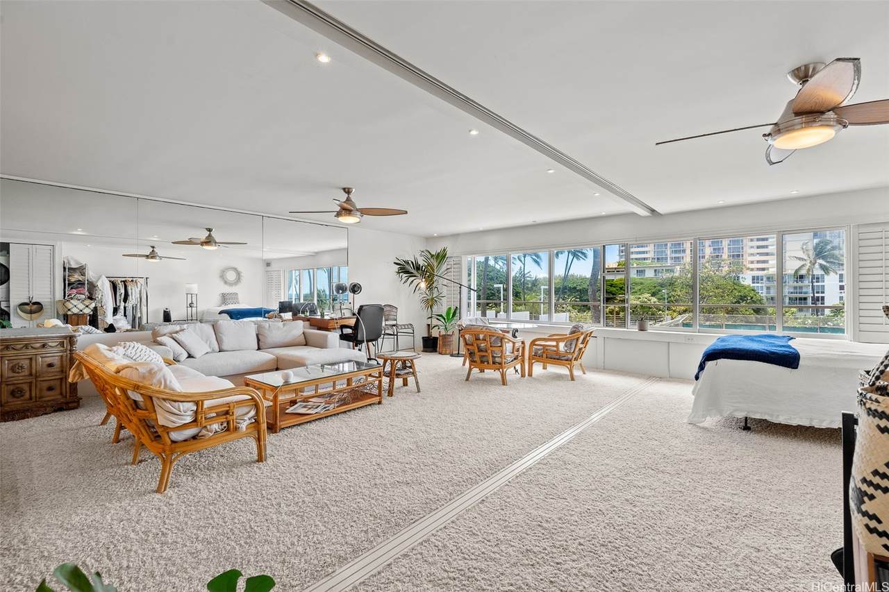 2895 Kalakaua Avenue - Photo 1