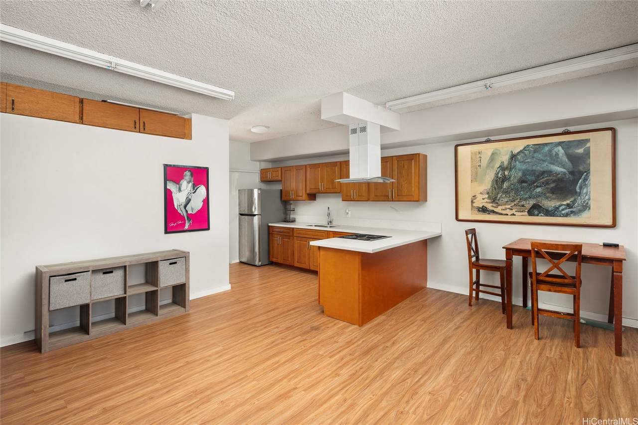 931 University Avenue - Photo 1