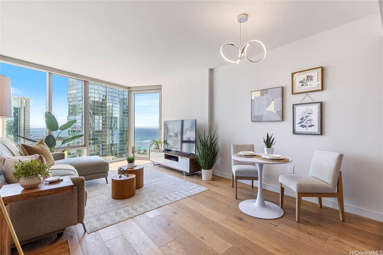 1001 Queen Street - Photo 1