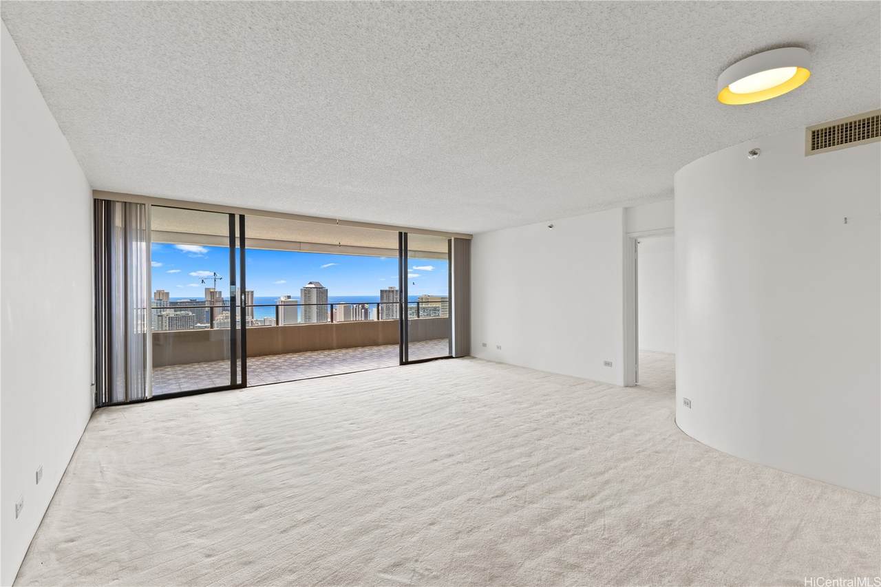 581 Kamoku Street - Photo 1