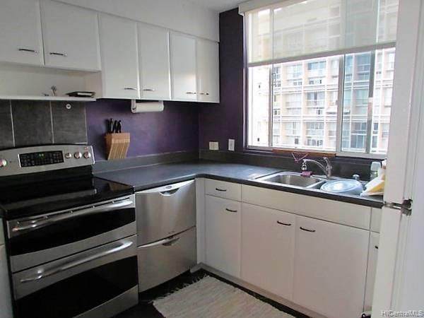 555 University Avenue - Photo 1