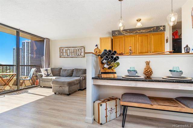 320 Liliuokalani Avenue - Photo 1