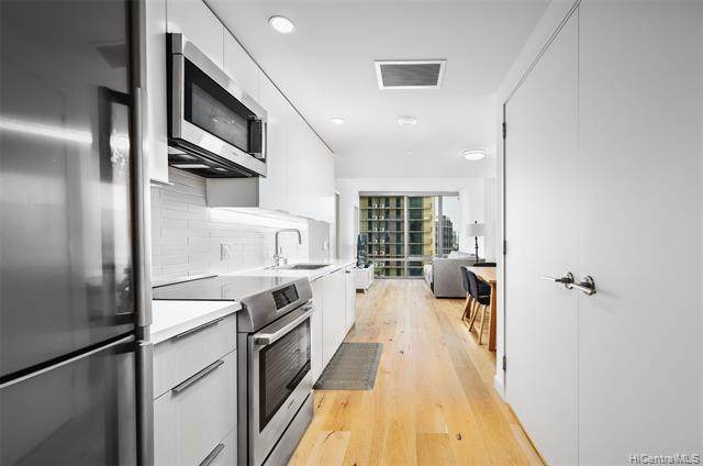 1001 Queen Street - Photo 1
