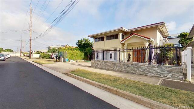 1911 Coyne Street - Photo 1