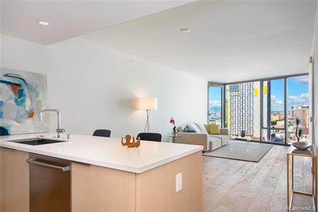 1001 Queen Street - Photo 1