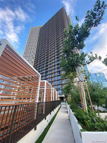 987 Queen Street - Photo 1