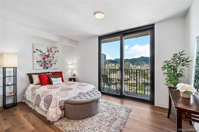 987 Queen Street - Photo 1