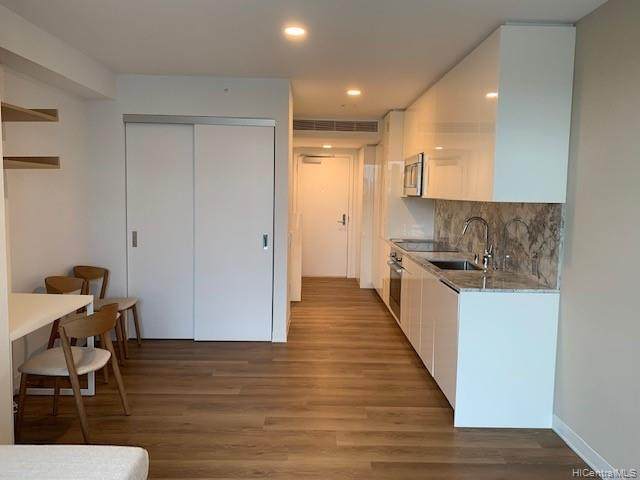 987 Queen Street - Photo 1