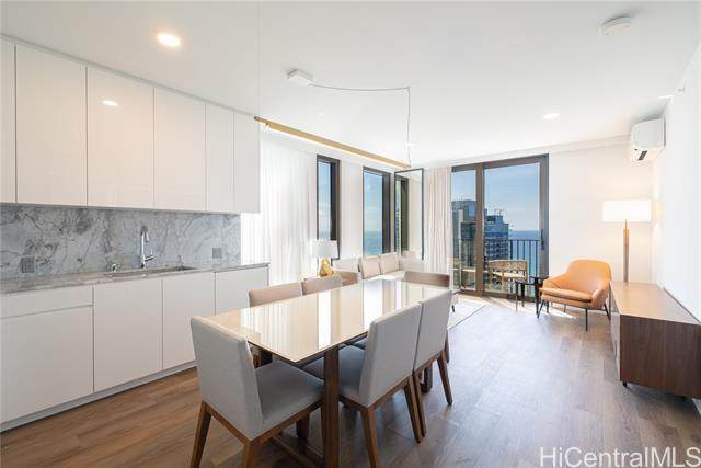 987 Queen Street - Photo 1