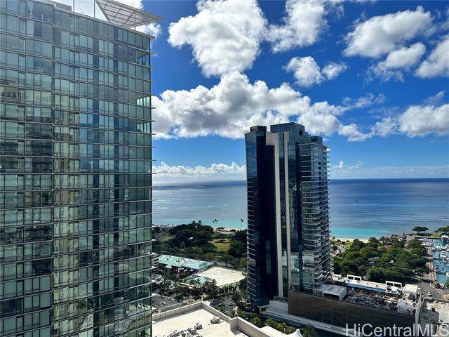 987 Queen Street - Photo 1