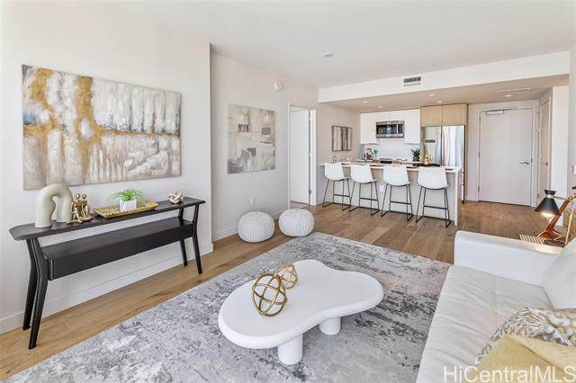 1001 Queen Street - Photo 1