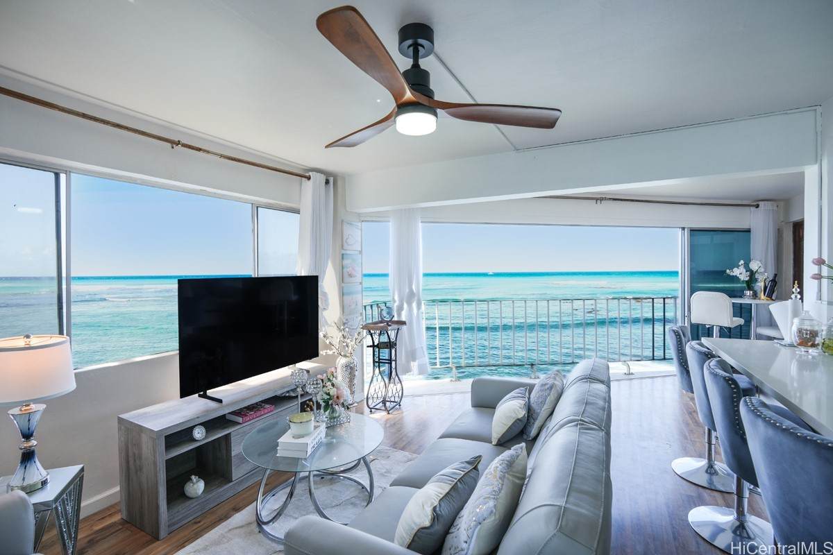 2957 Kalakaua Avenue - Photo 1