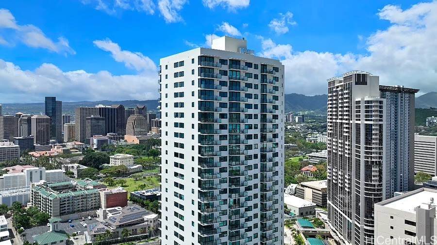 https://bt-photos.global.ssl.fastly.net/honolulu/orig_boomver_1_202601021-2.jpg