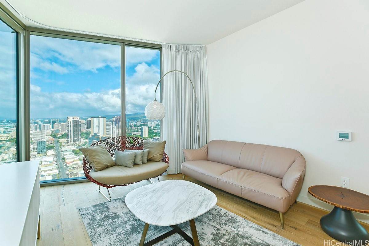 1001 Queen Street - Photo 1