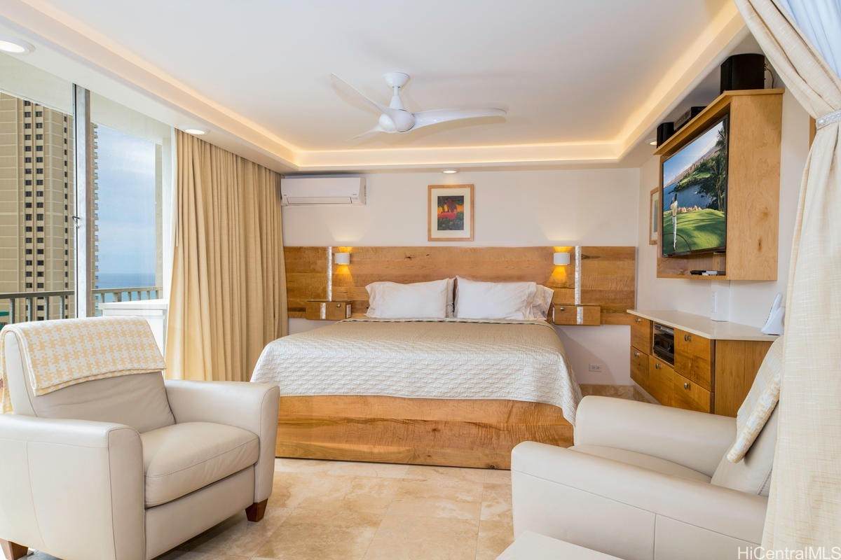 2427 Kuhio Avenue - Photo 1