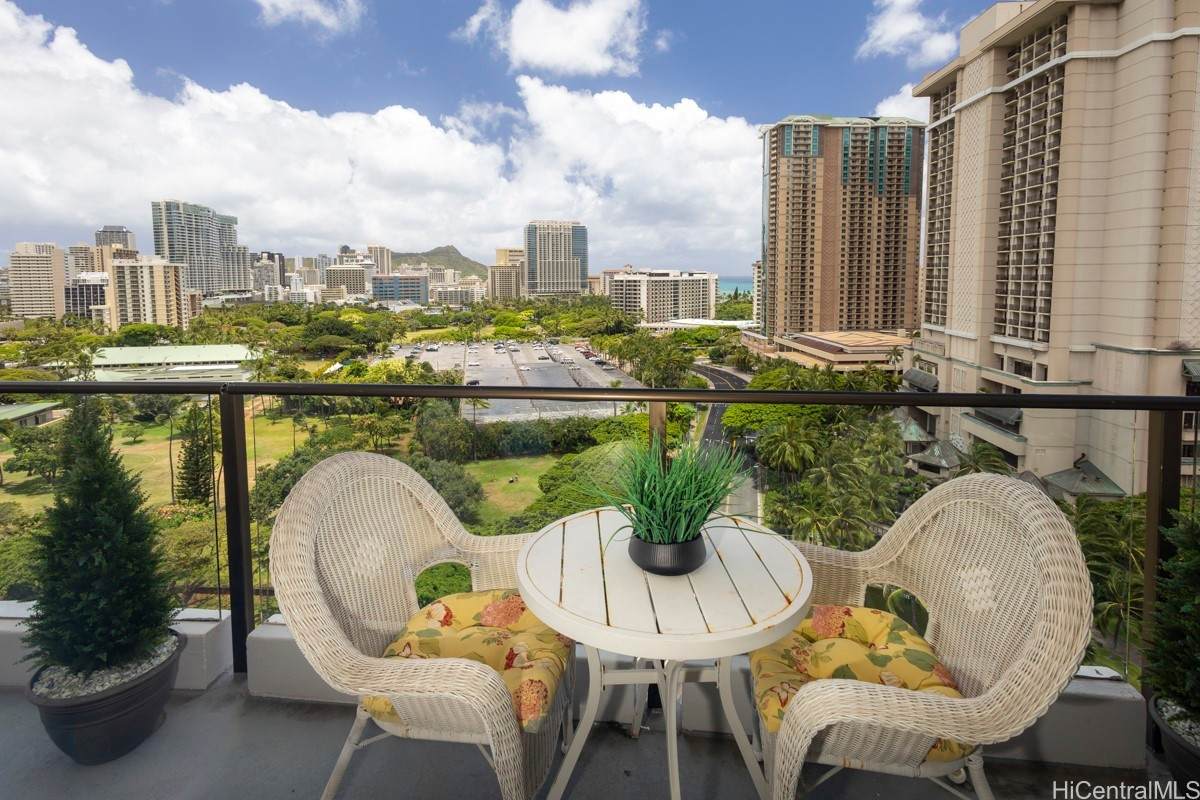 https://bt-photos.global.ssl.fastly.net/honolulu/orig_boomver_1_202610388-2.jpg