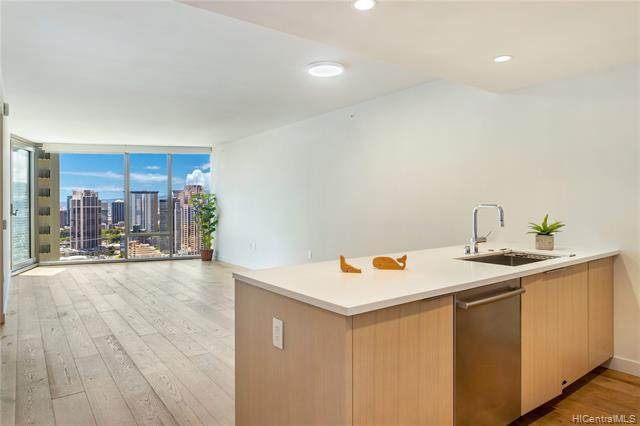 1001 Queen Street - Photo 1