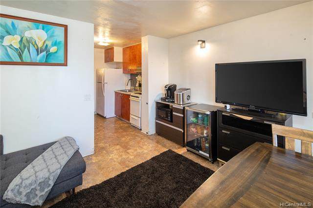 1516 Ward Avenue - Photo 1