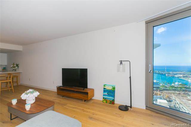 1001 Queen Street - Photo 1